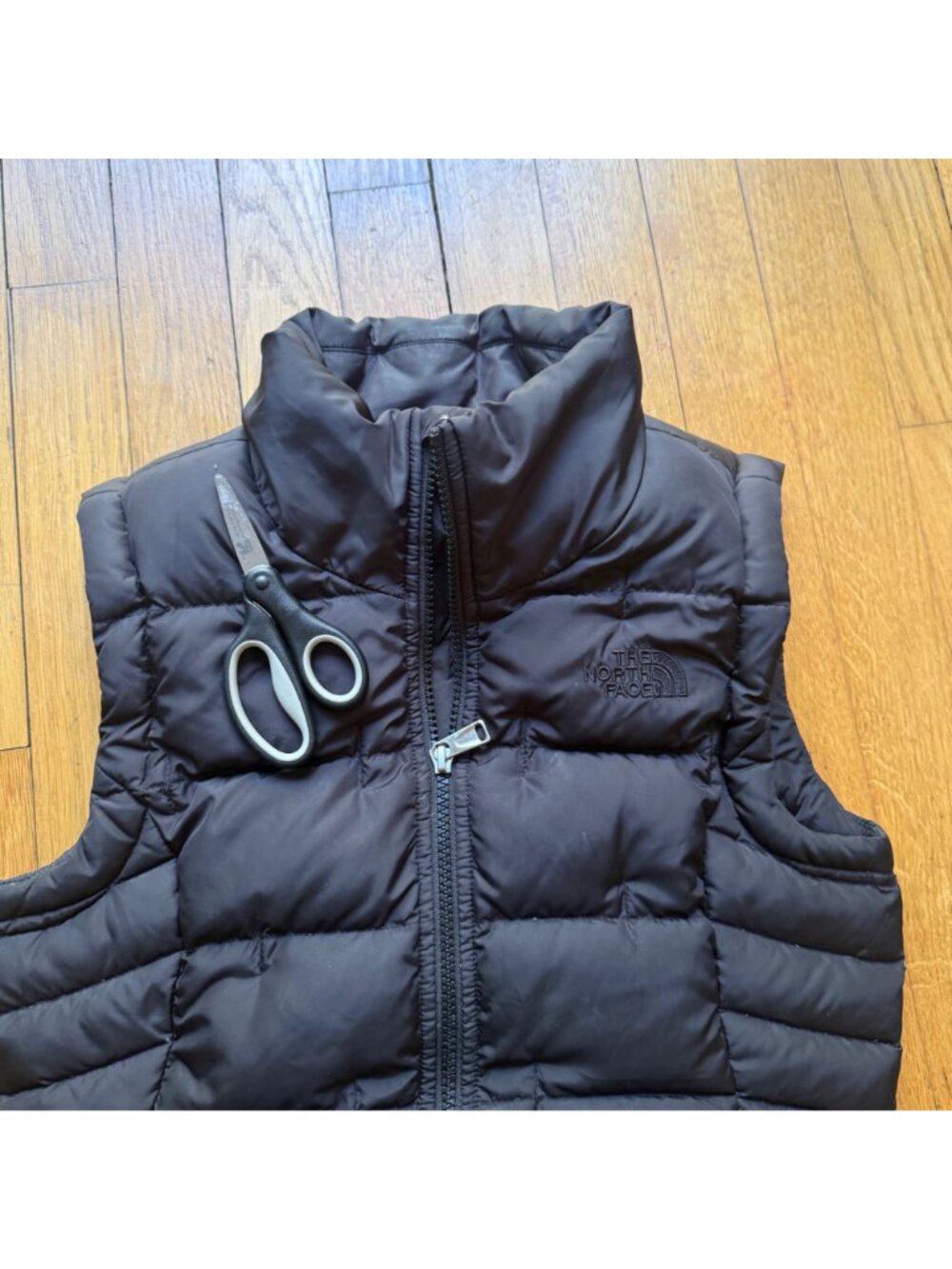 The North Face Youth Girls Size M Black 550 Goose Down Fill Outdoor Puffer Vest - Picture 16 of 16